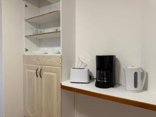 2 Bedroom Apartment With 4 Beds For Workers Near Volvo Free Parking - 3