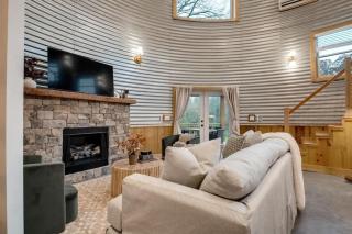 Silo Stay with Pasture Views & Covered Hot Tub - 1