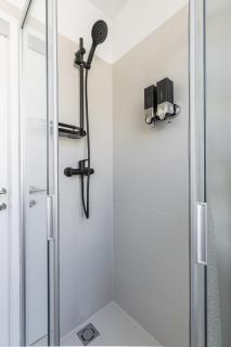 Contemporary Designed Apartment, Central Location - 6