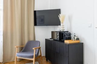Contemporary Designed Apartment, Central Location - 4