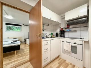 1 Bedroom Apartment Near Volvo With 2 beds And Free Parking - 2