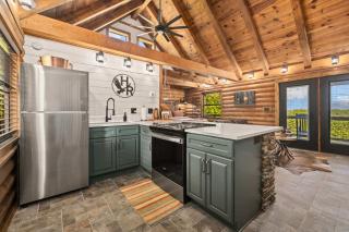 Pine Haven-Serene & Natural Cabin-7 mi to Downtown - 1