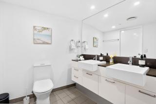 Spacious 3BR Beach Apartment with parking and pool - 9