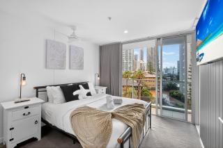 Spacious 3BR Beach Apartment with parking and pool - 8