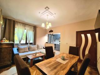 Nicky's Apartment - with Private Parking in Center - 7
