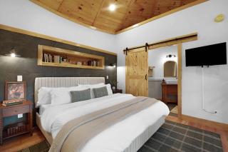 Cozy Farm Silo - Sleeps 4 with Private Hot Tub - 7