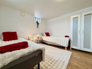 2 Bedroom Apartment With 4 Beds For Workers Near Volvo Free Parking - 4