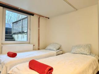 Studio Apartment Near Volvo with free Parking - 0