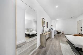 Brickell Studio - Pool & Gym Access - 4