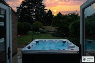 Vanessa's Haven - with hot tub and free parking! - 9