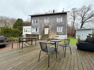 5 Bedroom Apartment With Tv In Each Room Near Volvo With Free Parking - 0