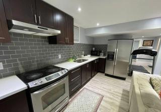 Cozy & Spacious 2-Bedroom Basement Suite - 0
