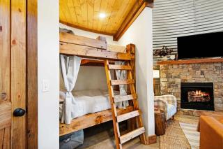 Farm Silo with Mountain Views & Hot Tub - 5