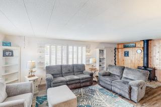 Retro-chic motel near beach with WiFi - walk to downtown shops & eateries - 9