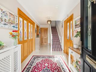 A Newly Renovated 7 Bedroom House - 3