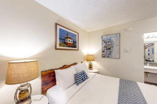Retro beach room near downtown with fast WiFI - walk to shops & eateries - 2