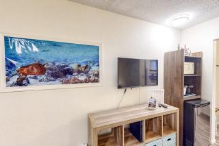 Retro-chic beach room with fast WiFI - walk to Old Town shops & eateries - 4