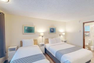 Retro-chic room near the beach with fast WiFI - walk to downtown hot spots - 8