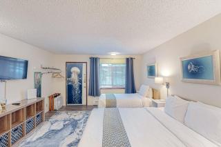 Retro-chic room near the beach with fast WiFI - walk to downtown hot spots - 1