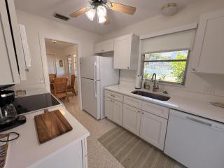 Sea Spray Private Beach Cottage - 5