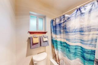 Perfect beach room with fast WiFI - walk to Old Town shops & eateries - 4