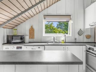 Holiday Home Anneke - 500m from the sea by Interhome - 2