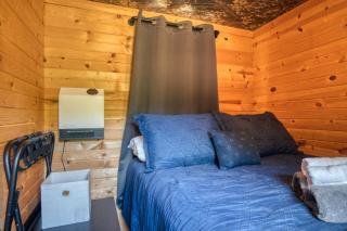 Cozy Log Cabin with Dock, Kayaks, Firepit, AC, minutes to Ludington and Lake MI - 4