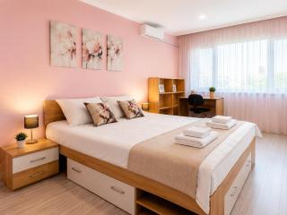 P51 Central - Modern 2 Bedroom Apartment - Stara Zagora - 0