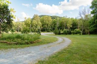 Hamlin House - Chic Farmhouse in Livingston Manor - 2