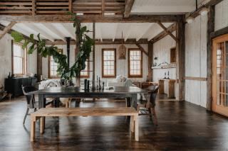 Hemlock Hill Barn - Designer Home with Hot Tub - 9