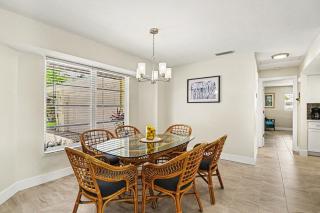 Palaco Paradise - Waterfront Oasis with Large Pool - 6
