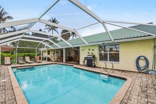Palaco Paradise - Waterfront Oasis with Large Pool - 5