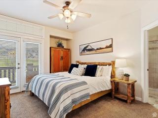 6486 Lakeside #15 - 8
