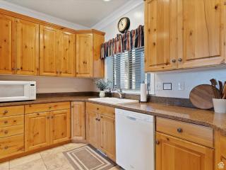 6486 Lakeside #15 - 1
