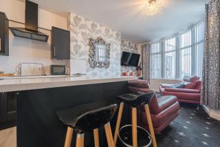 Apartment Sleeps 2 - Sea Views Pet Friendly - 6