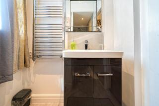 Apartment Sleeps 2 - Sea Views Pet Friendly - 2