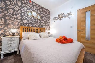Apartment Sleeps 2 - Sea Views Pet Friendly - 1