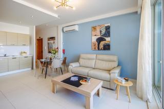 Modern 2 Bedroom Seafront Escape - 4