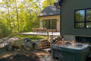 Chalet Boréale with Private Spa & Billiards, Golf & Carling Lake - 9