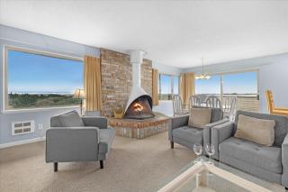 Top Floor Penthouse Suite with Ocean View - 0