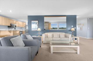 Top Floor Penthouse Suite with Ocean View - 3