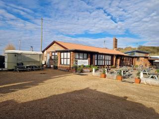 Sea Palling 2 bed 2 bath beach apartment Sleeps 4 - 8