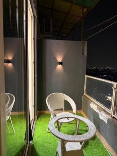 Apex Heritage Comfort Stay Gaur City Centre Noida - 4