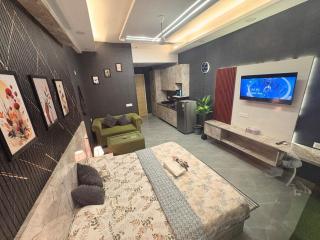 Apex Heritage Comfort Stay Gaur City Centre Noida - 3