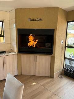 Monti's Villa Suites - 8