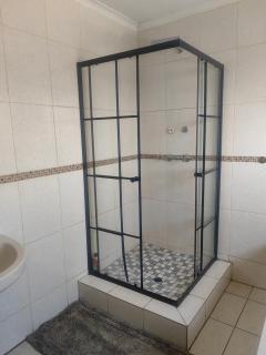 Choosers Express Executive Suite - 9