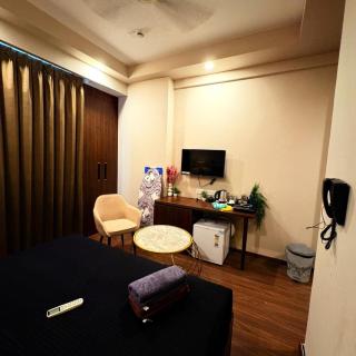 Glow Corner - 6