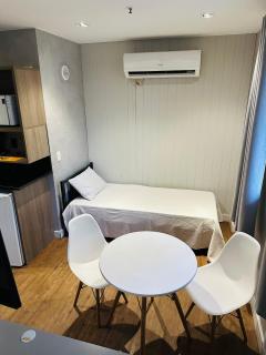 Magnifico Flat na Barra da Tijuca 704, com Linda Piscina, Academia, Balsa para Praia, Microondas, Frigobar, Tv Smart, Varanda e Mesa para Trabalho - 7