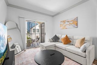 Stylish 1BR in River Oaks Pool + Free Parking - 8