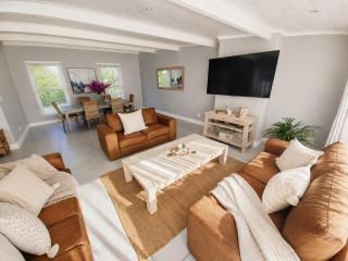 Pet-Friendly, 3-Bed, 2-Bath in Knysna Central - 6